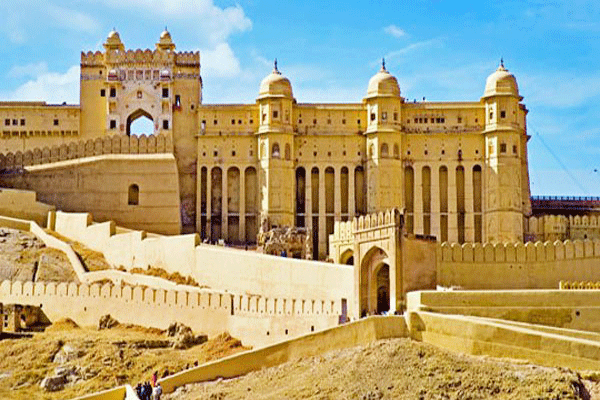 जयगढ़ किला राजस्थान के प्रमुख पर्यटन स्थल में से एक है